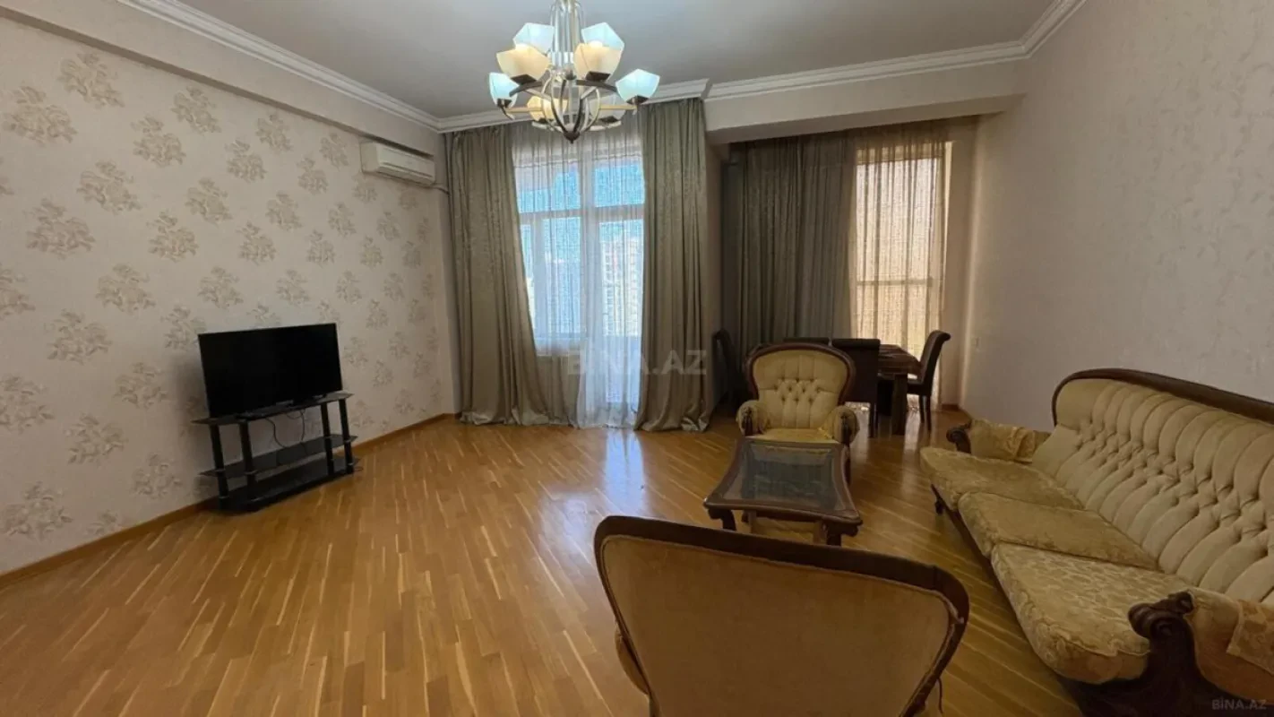 Satılır 3 otaqlı mənzil 118 m²