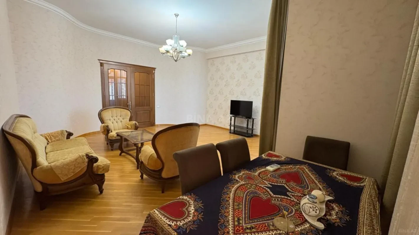 Satılır 3 otaqlı mənzil 118 m²