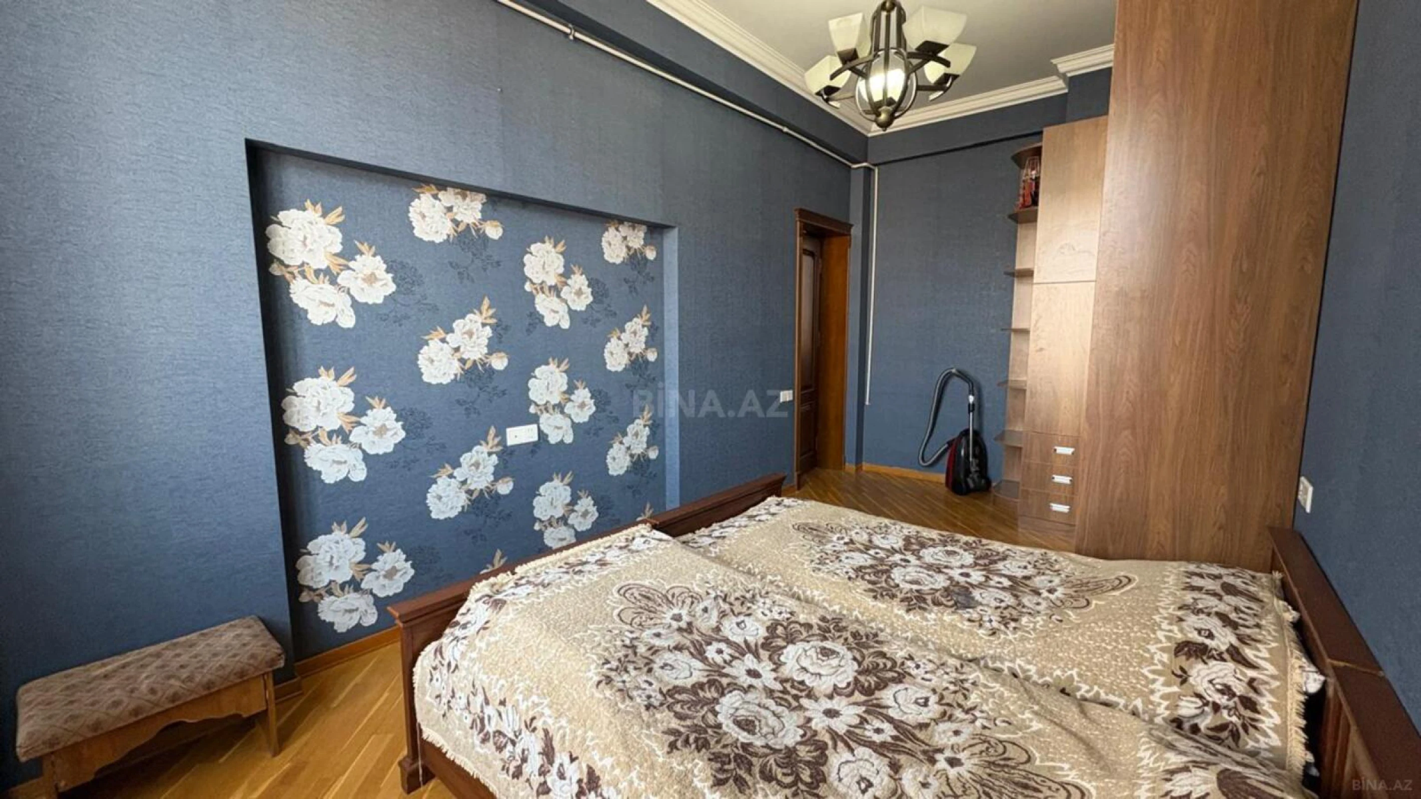 Satılır 3 otaqlı mənzil 118 m²