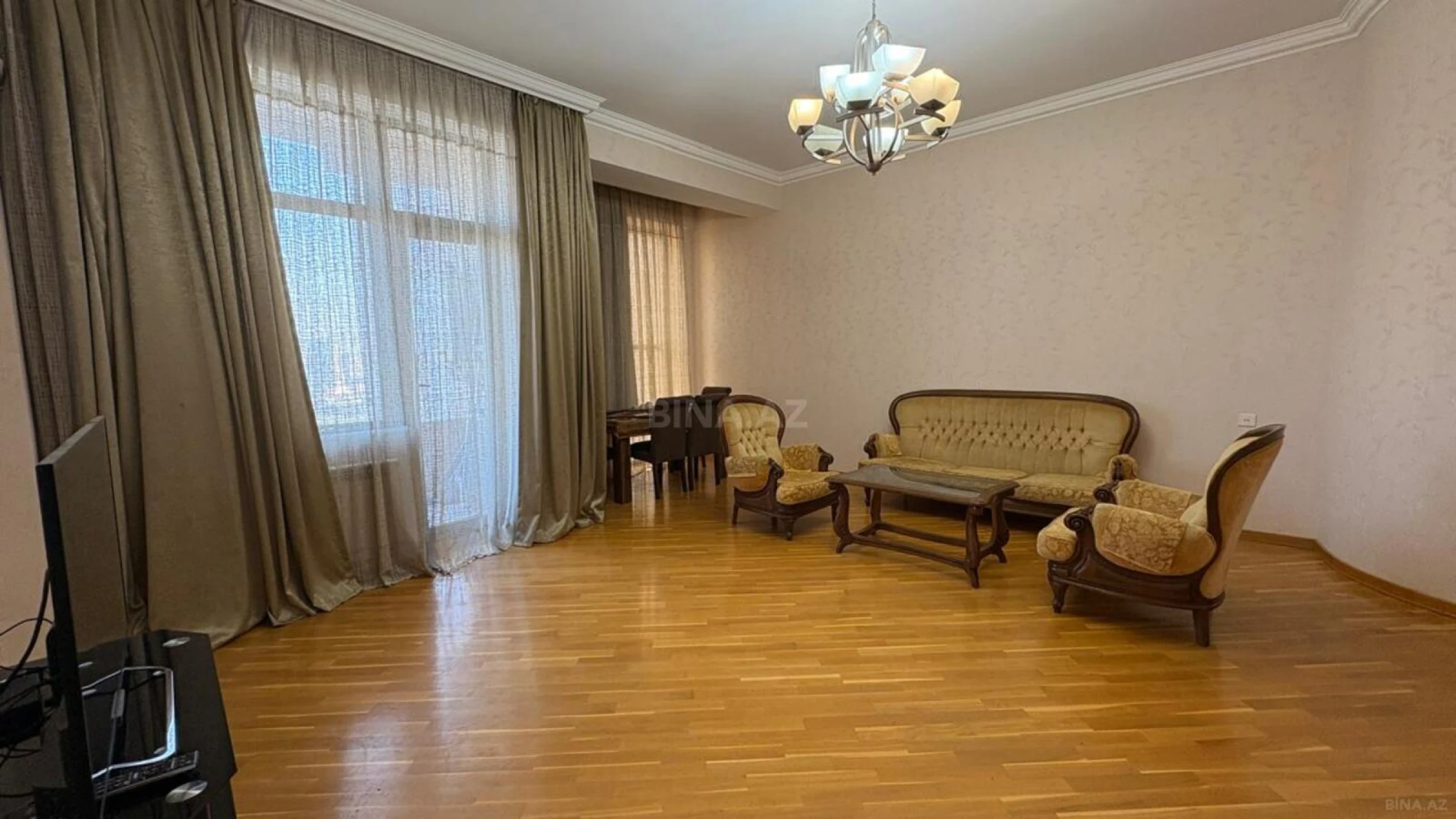 Satılır 3 otaqlı mənzil 118 m²