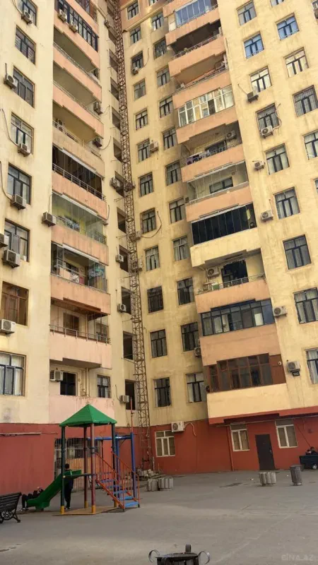 Satılır 3 otaqlı mənzil 118 m²