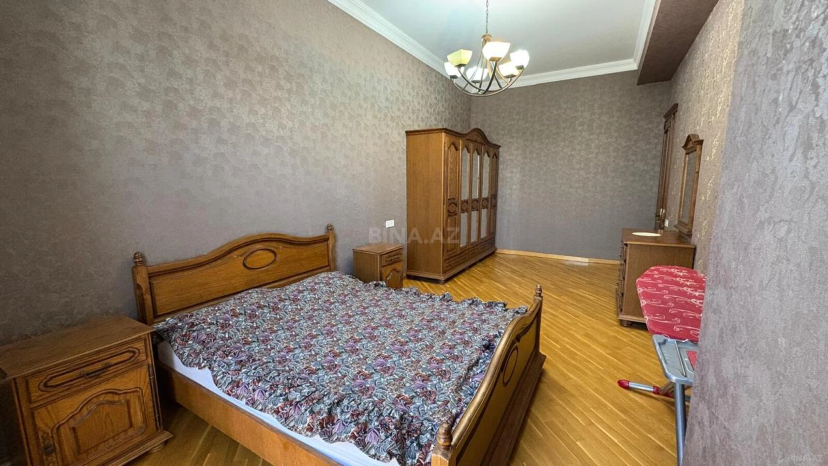 Satılır 3 otaqlı mənzil 118 m²