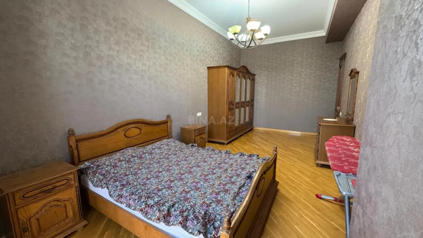 Satılır 3 otaqlı mənzil 118 m²