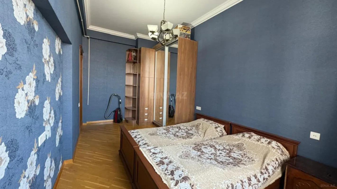 Satılır 3 otaqlı mənzil 118 m²