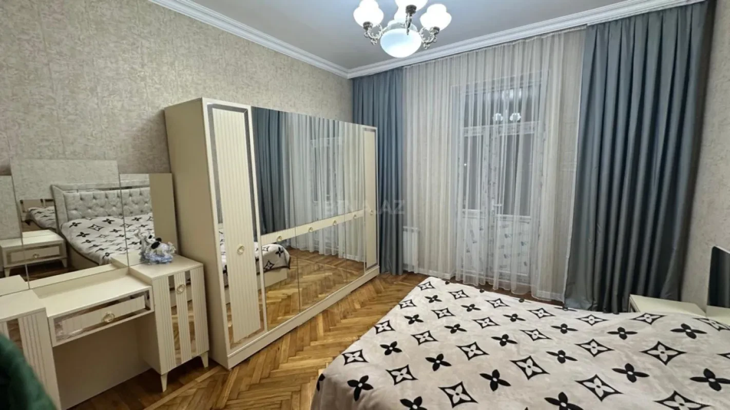 Kirayə verilir 2 otaqlı mənzil 75 m²