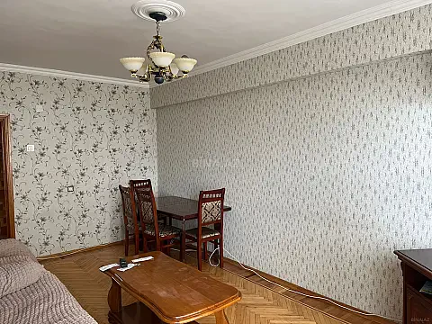 Satılır 2 otaqlı mənzil 74 m²