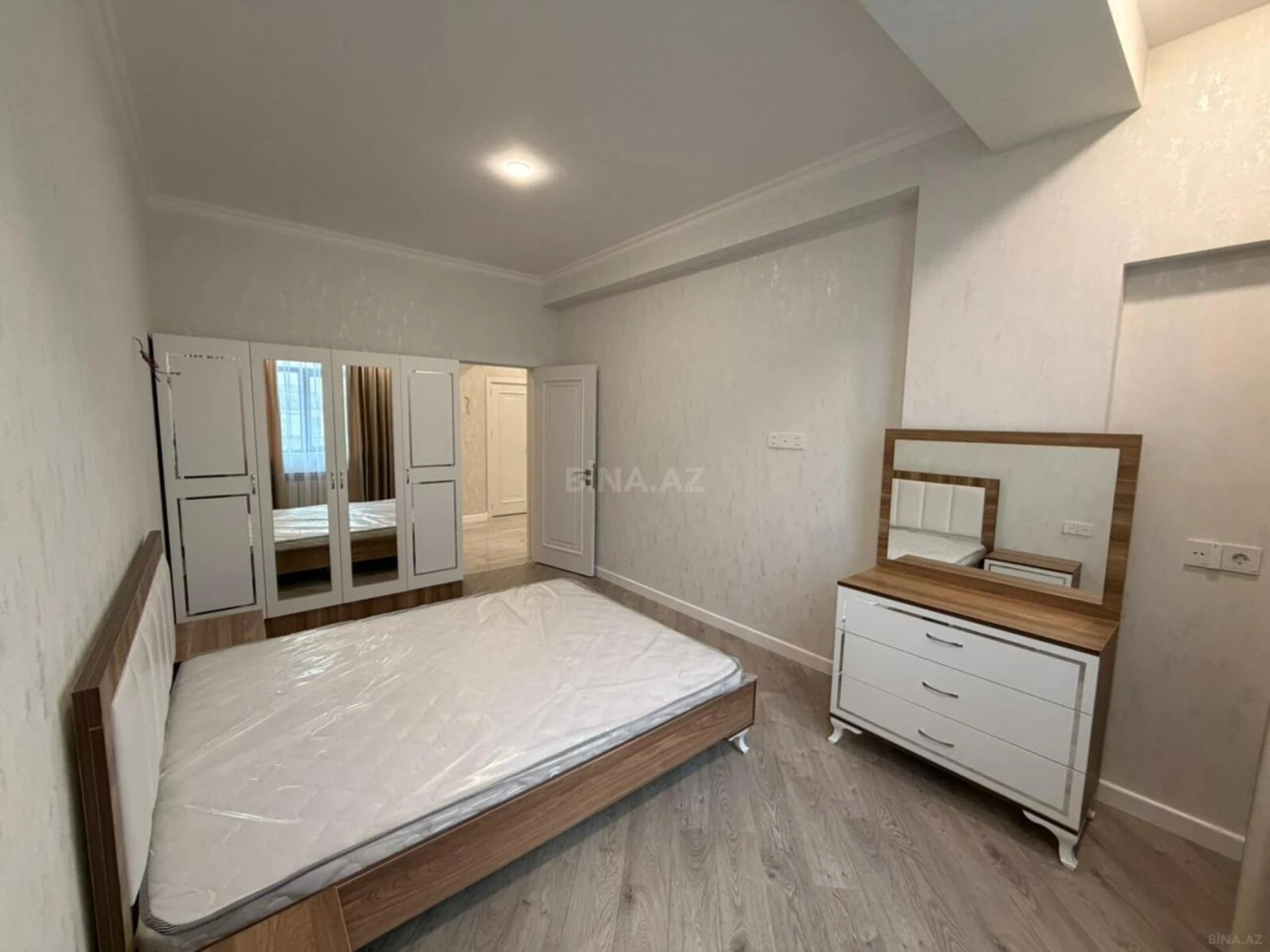 Kirayə verilir 2 otaqlı mənzil 100 m²