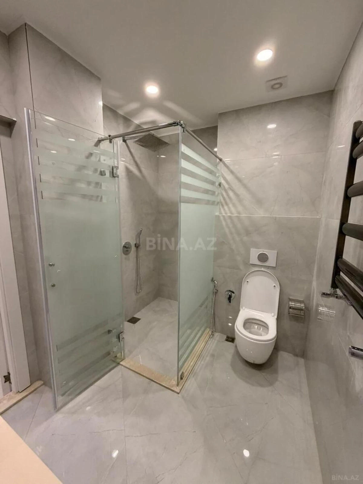 Kirayə verilir 2 otaqlı mənzil 100 m²