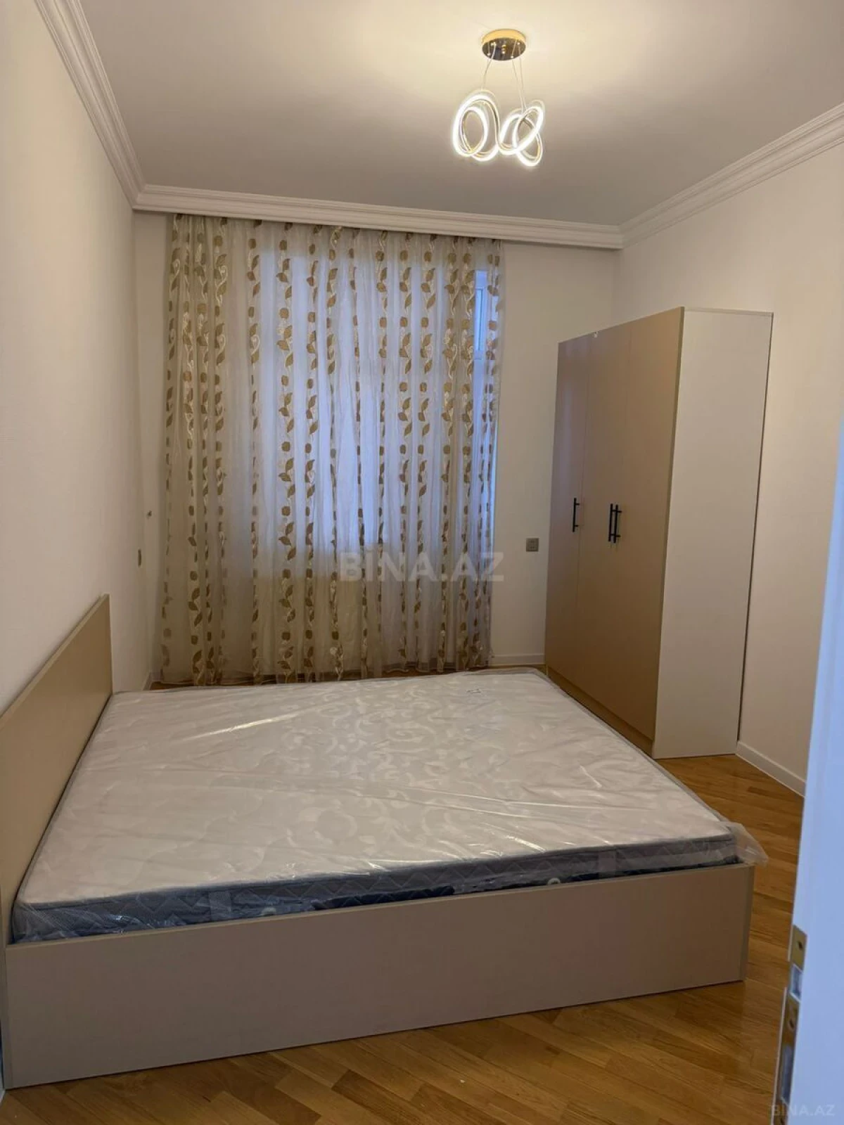 Kirayə verilir 3 otaqlı mənzil 103 m²