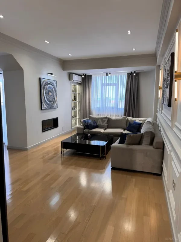 Kirayə verilir 5 otaqlı mənzil 220 m²