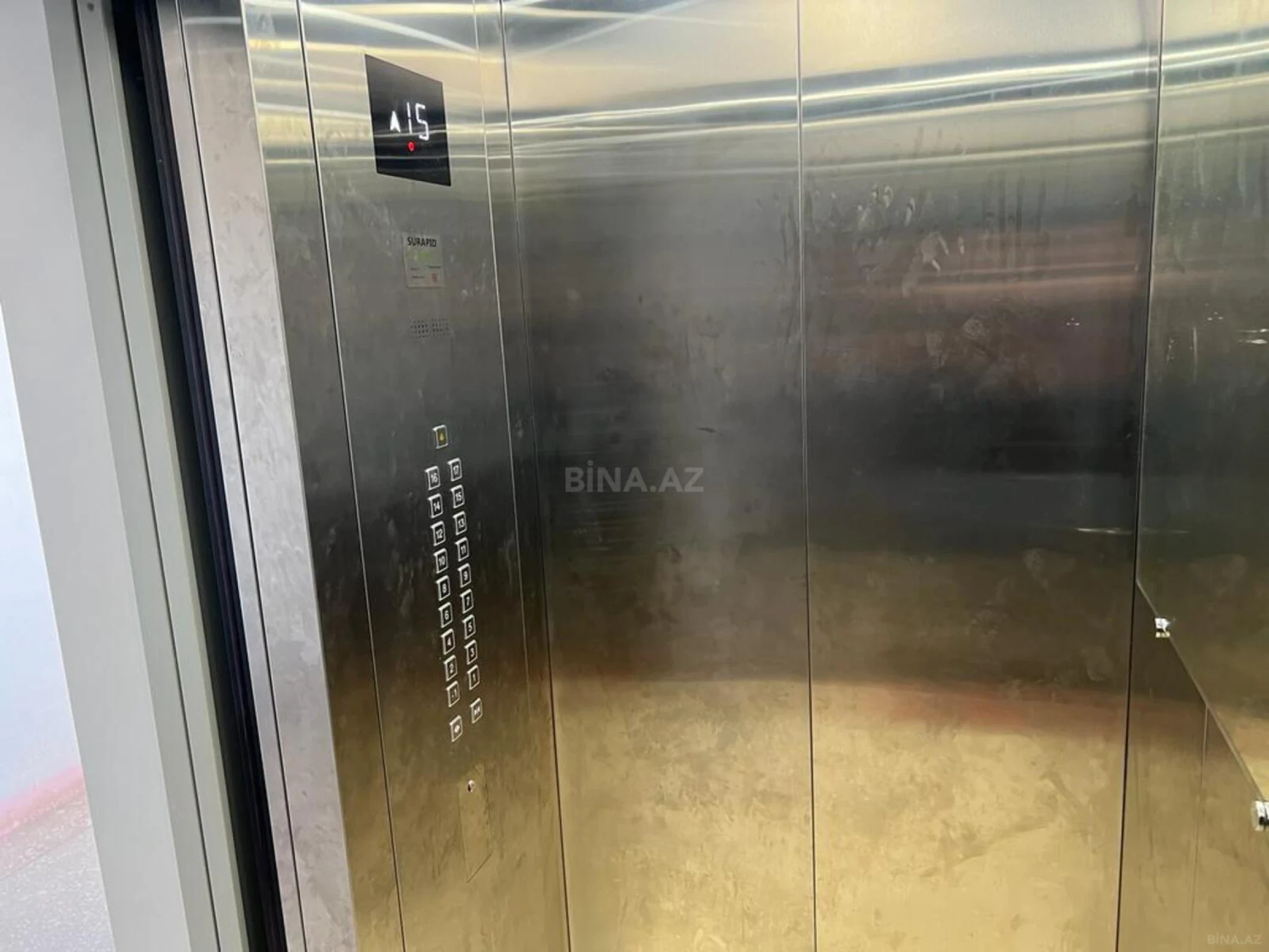 Satılır 3 otaqlı mənzil 111 m²