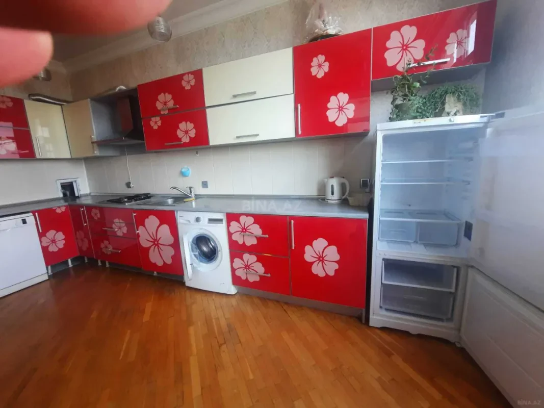 Kirayə verilir 2 otaqlı mənzil 76 m²