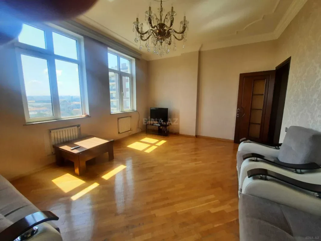 Kirayə verilir 2 otaqlı mənzil 76 m²