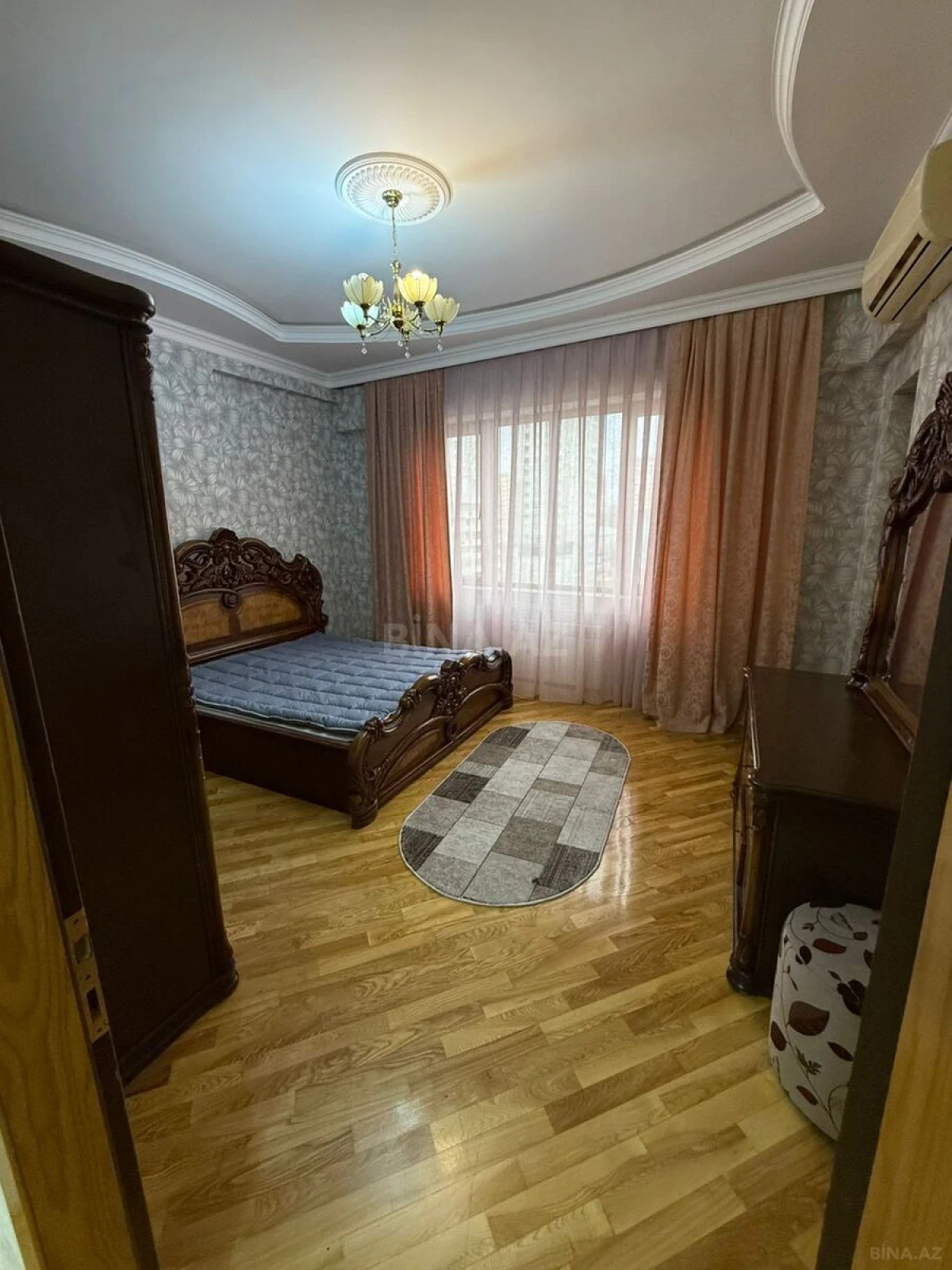 Kirayə verilir 3 otaqlı mənzil 135 m²