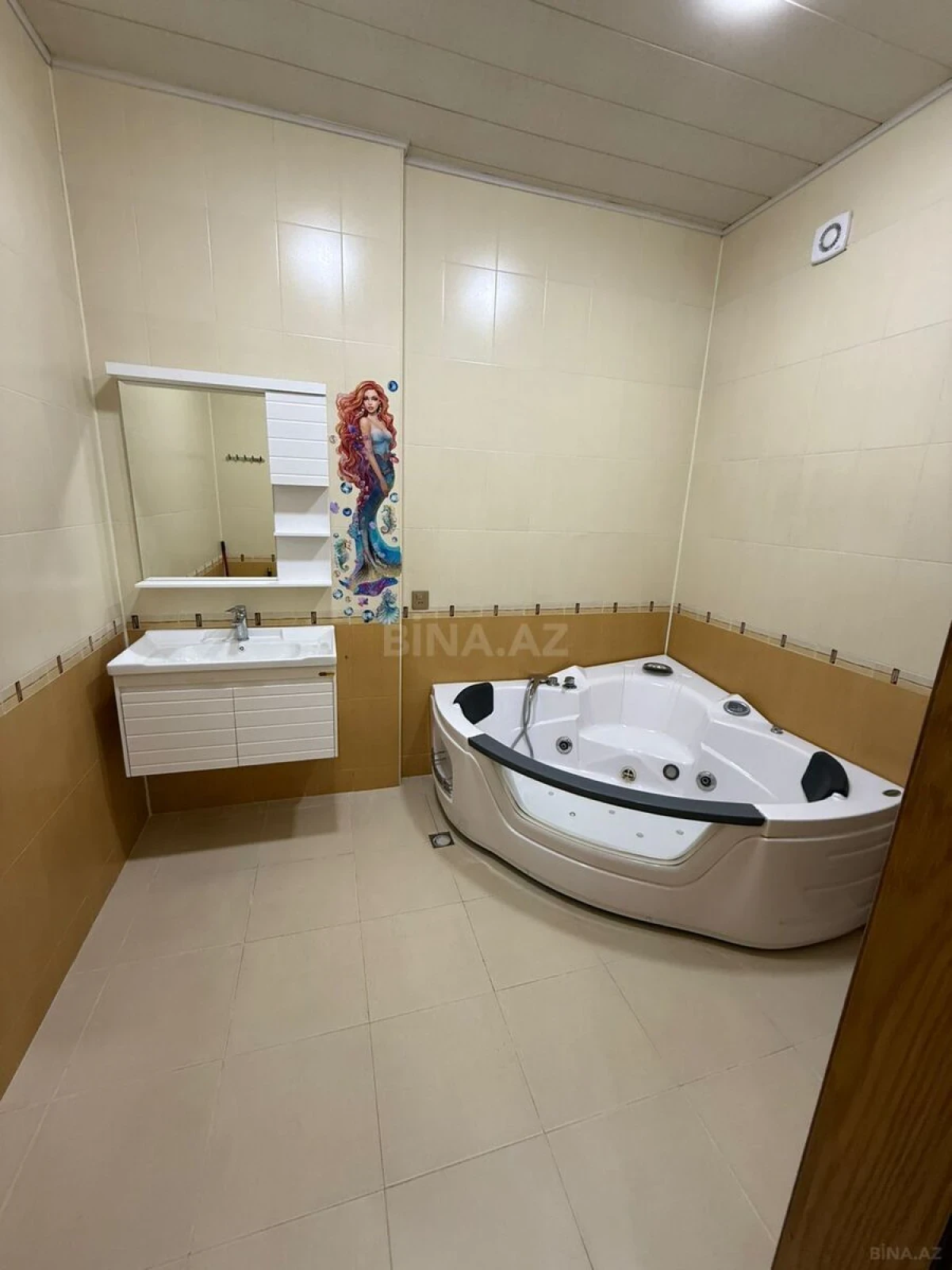 Kirayə verilir 3 otaqlı mənzil 135 m²
