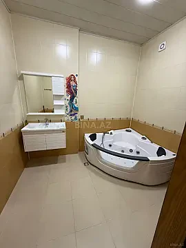 Kirayə verilir 3 otaqlı mənzil 135 m²