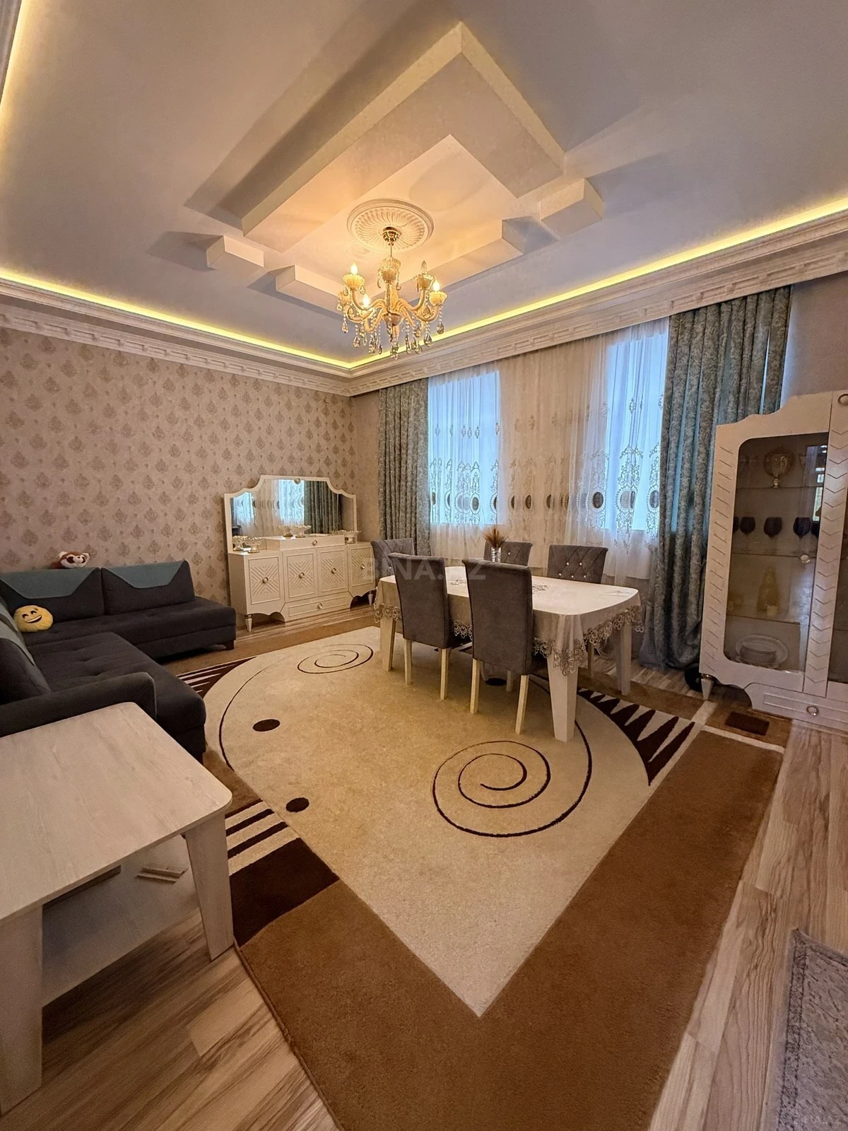 Satılır 7 otaqlı həyət evi 300 m²