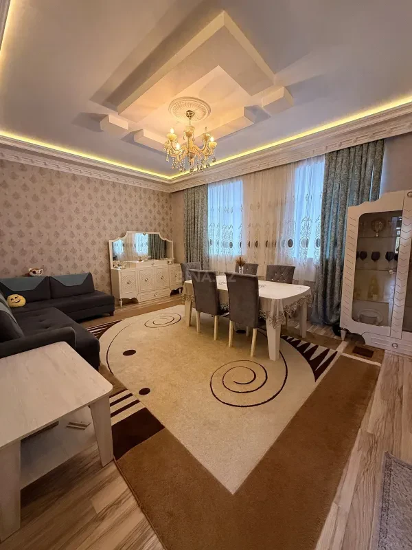 Satılır 7 otaqlı həyət evi 300 m²