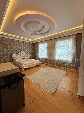 Satılır 7 otaqlı həyət evi 300 m²