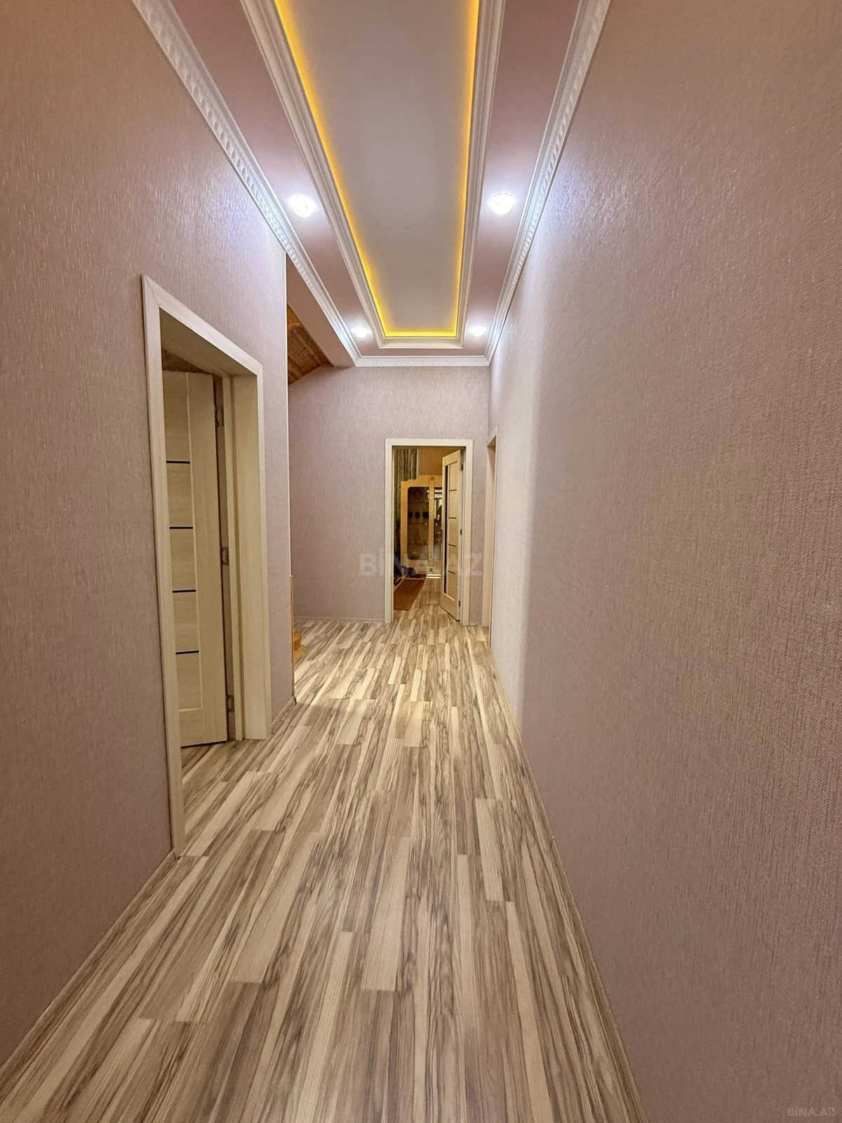 Satılır 7 otaqlı həyət evi 300 m²