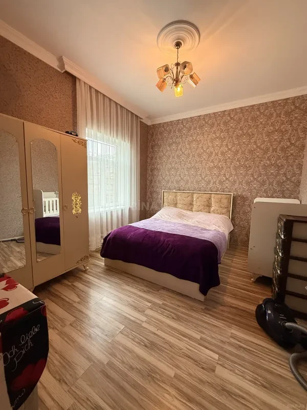 Satılır 7 otaqlı həyət evi 300 m²