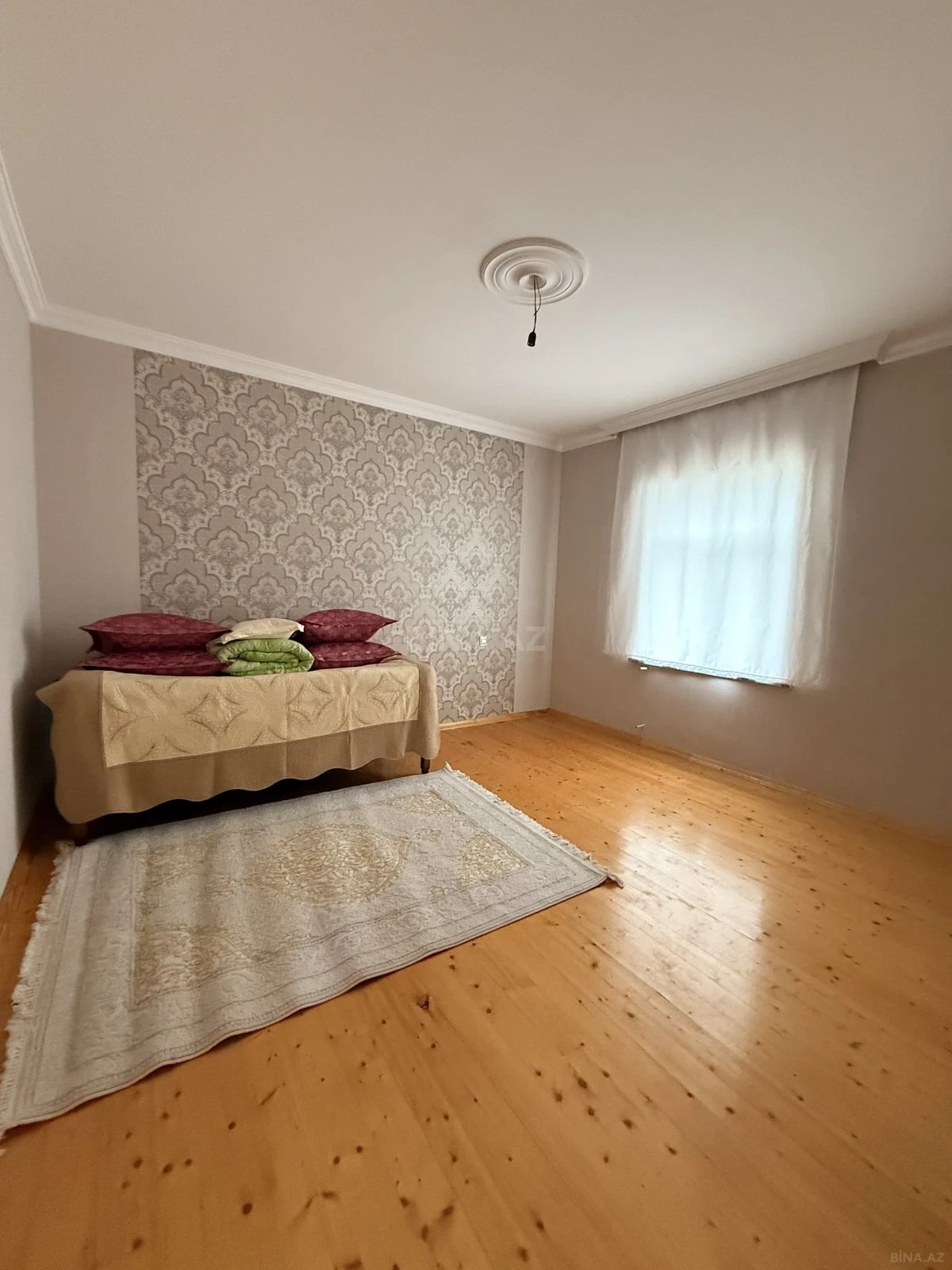 Satılır 7 otaqlı həyət evi 300 m²