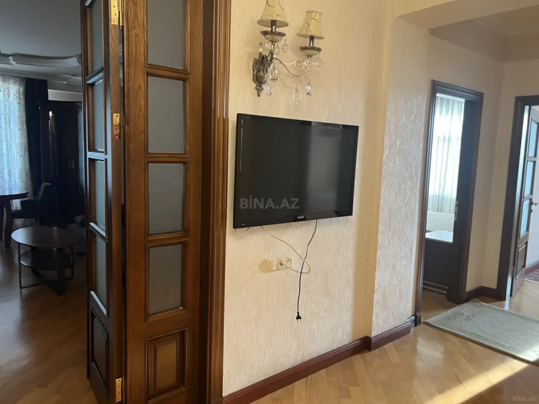 Kirayə verilir 4 otaqlı mənzil 160 m²