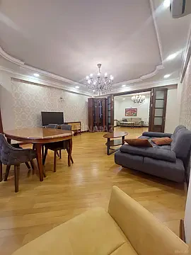 Kirayə verilir 4 otaqlı mənzil 160 m² — Bakı, Səbail 4 otaq 160.00 m²