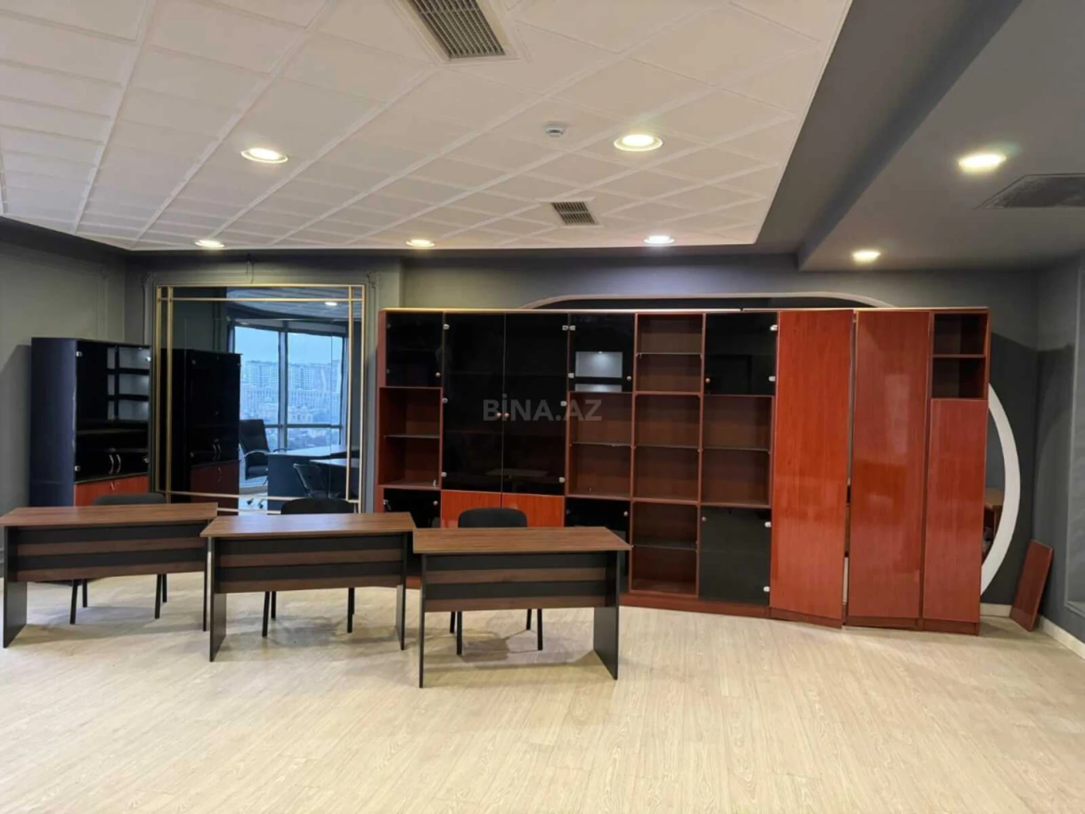 Satılır 5 otaqlı ofis 252 m²