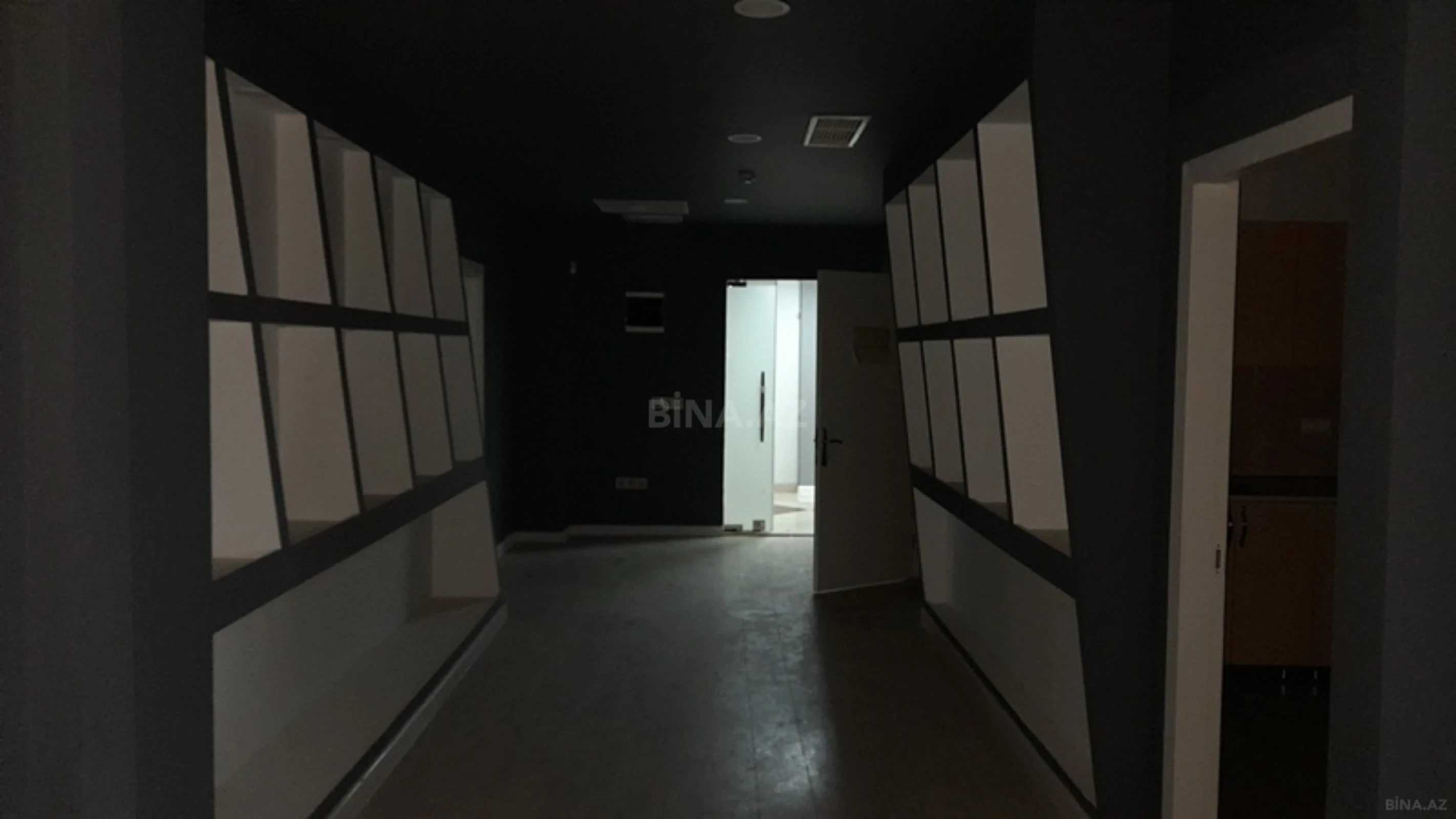 Satılır 5 otaqlı ofis 252 m²