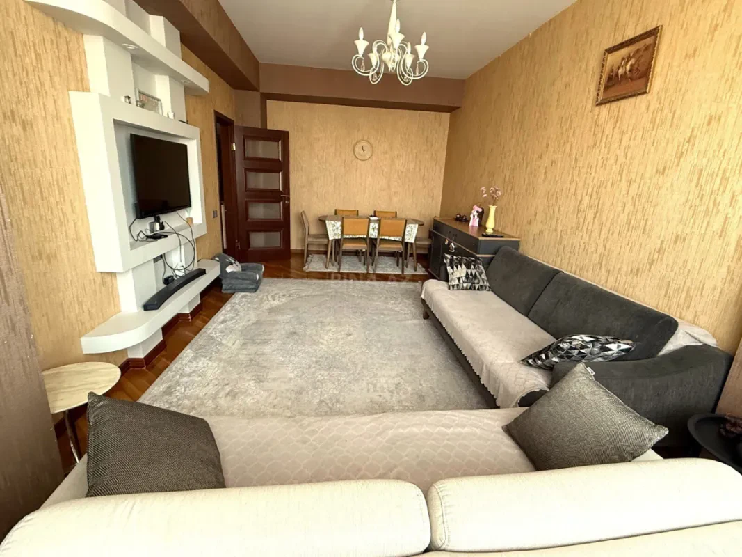 Satılır 3 otaqlı mənzil 94 m²