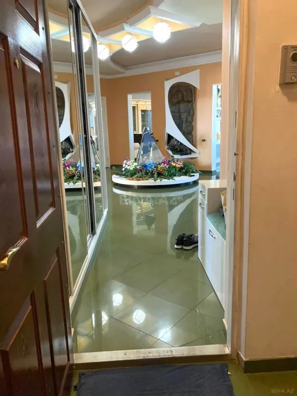 Satılır 2 otaqlı mənzil 160 m²