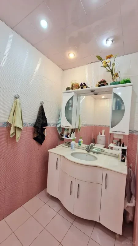 Satılır 2 otaqlı mənzil 160 m²