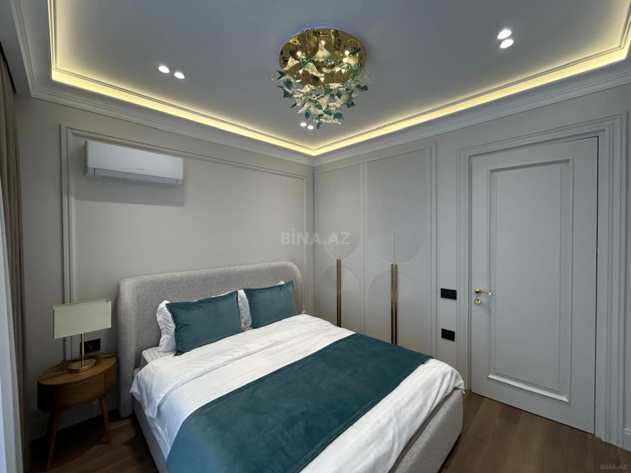 Satılır 3 otaqlı mənzil 125 m²