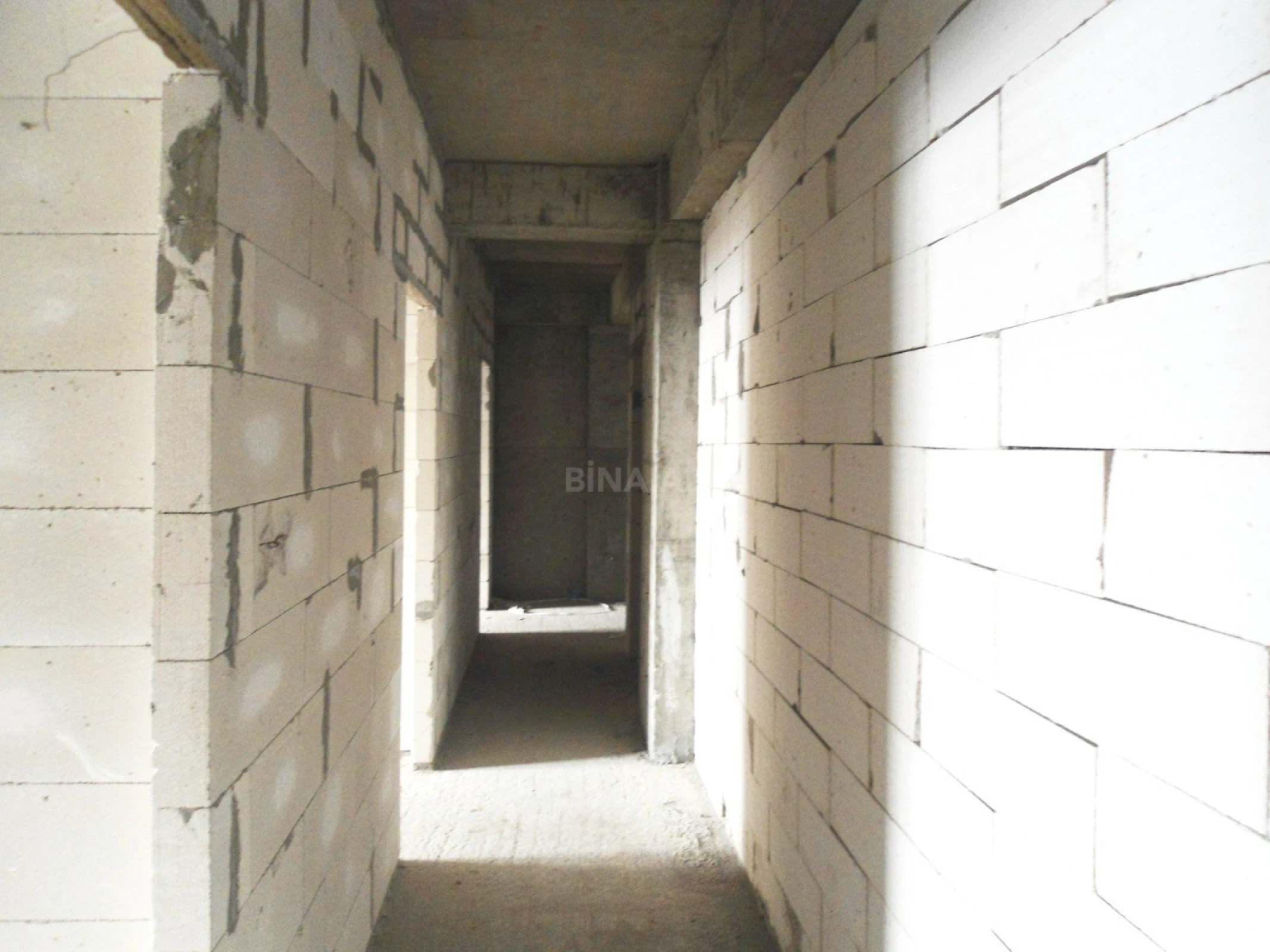 Satılır 4 otaqlı mənzil 163 m²