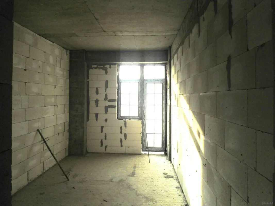 Satılır 4 otaqlı mənzil 163 m²