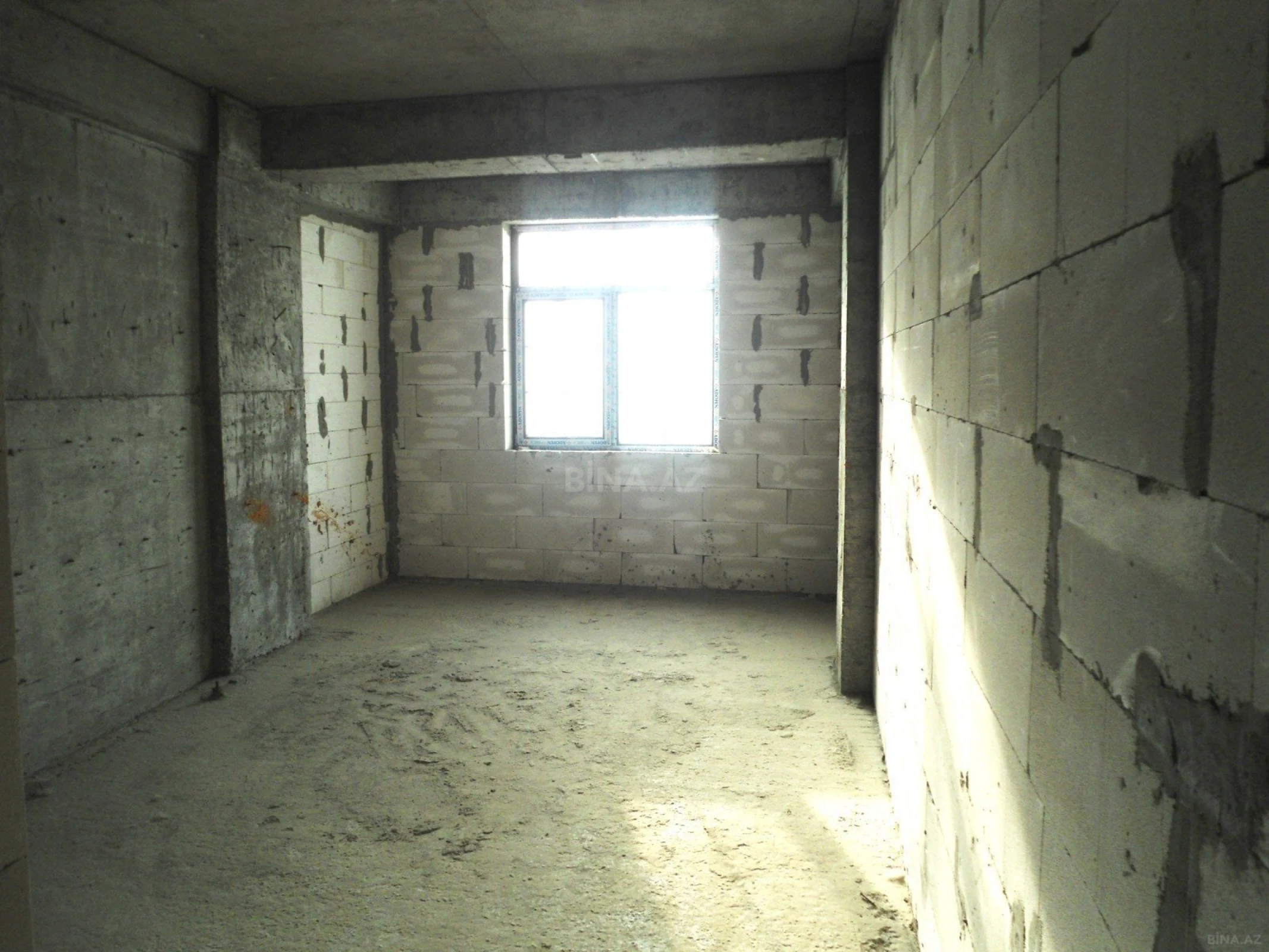 Satılır 4 otaqlı mənzil 163 m²