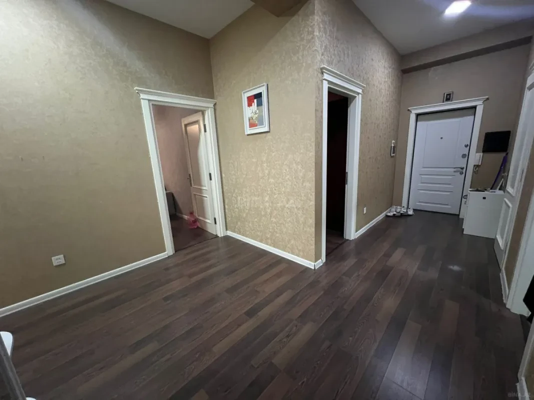 Kirayə verilir 3 otaqlı mənzil 142 m²