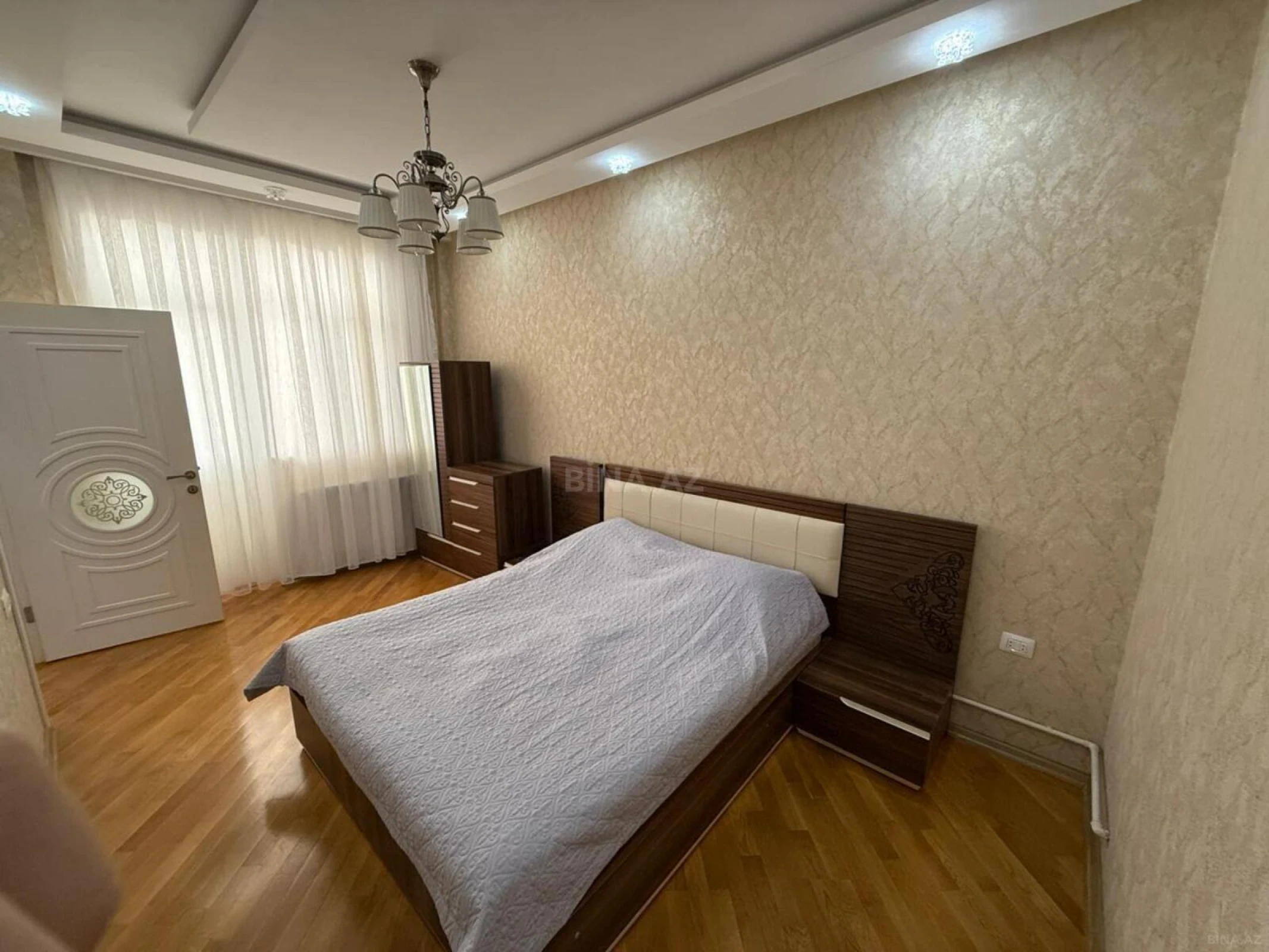 Kirayə verilir 4 otaqlı mənzil 120 m²