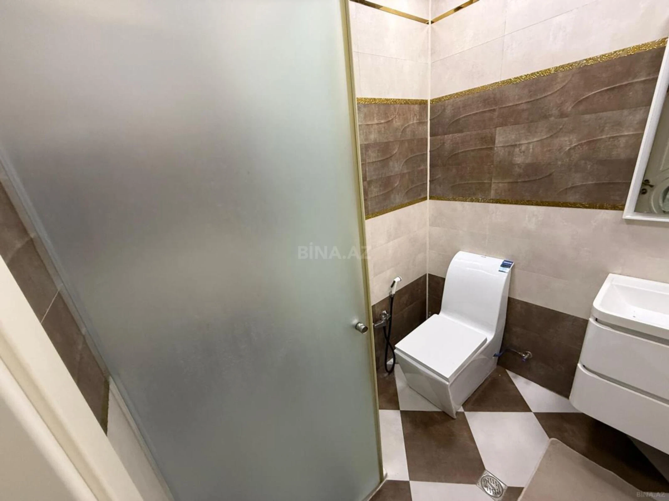 Kirayə verilir 4 otaqlı mənzil 120 m²