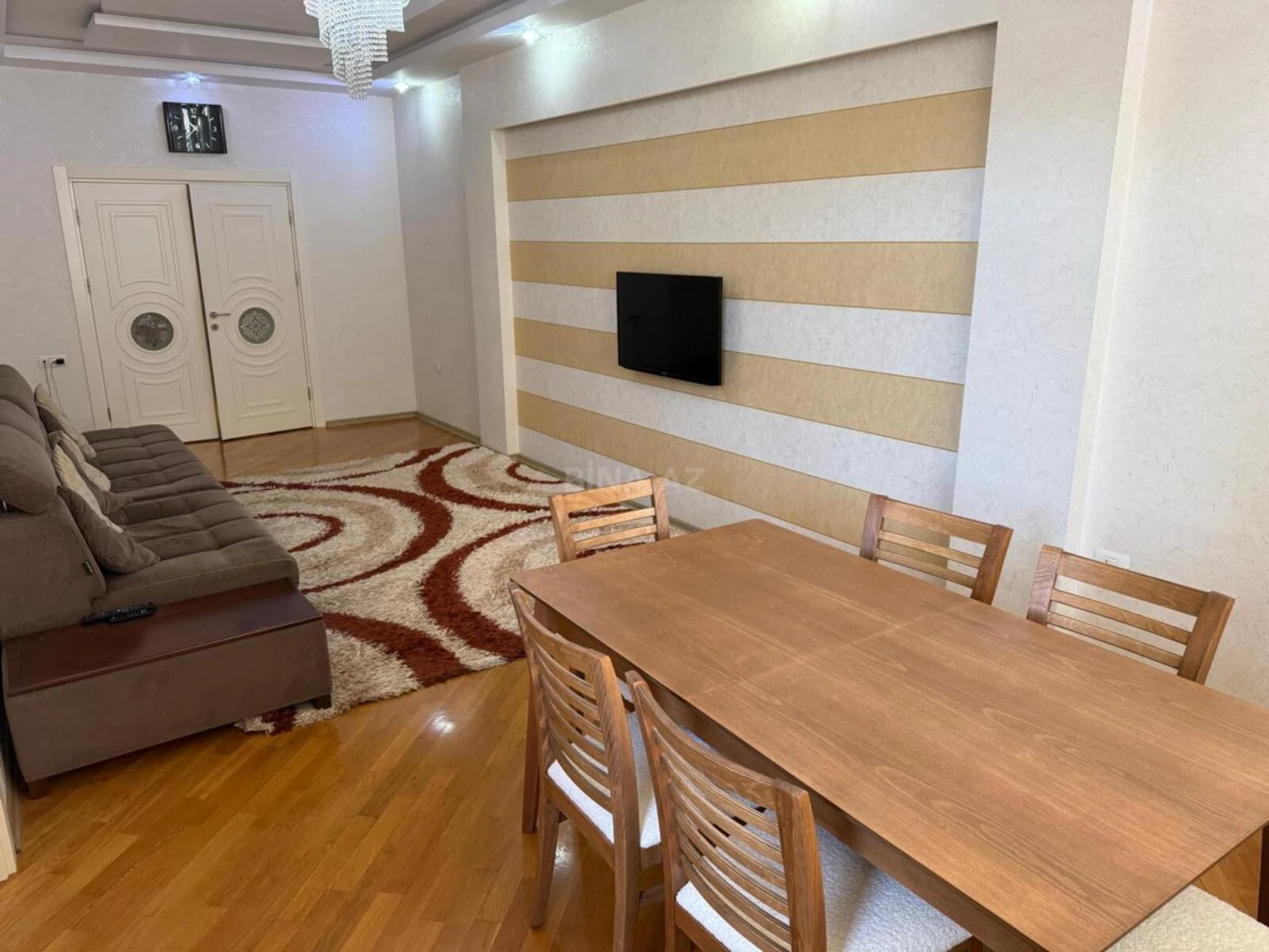 Kirayə verilir 4 otaqlı mənzil 120 m²