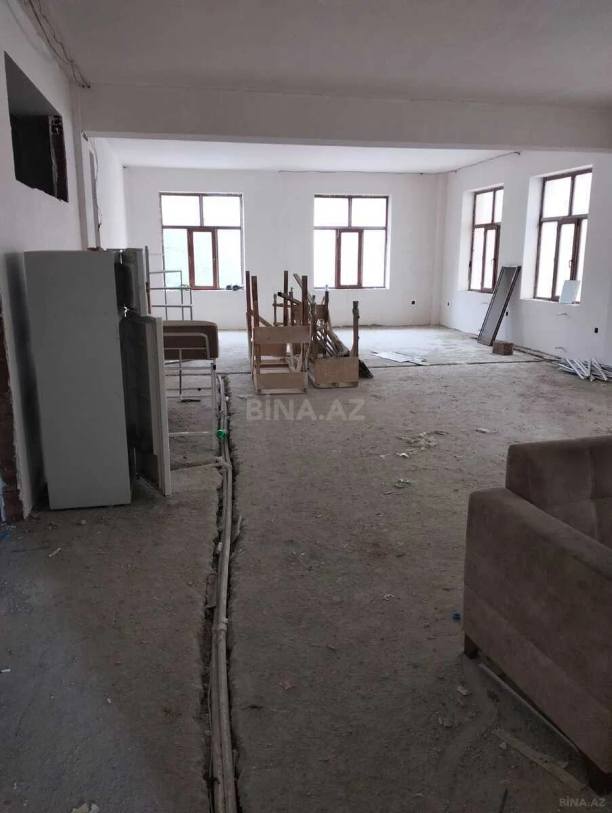 Satılır obyekt 380 m²