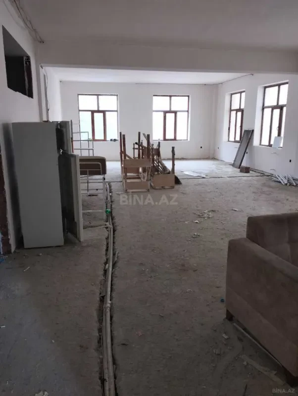 Satılır obyekt 380 m²