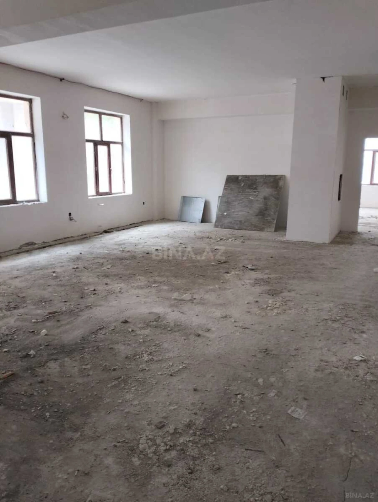 Satılır obyekt 380 m²