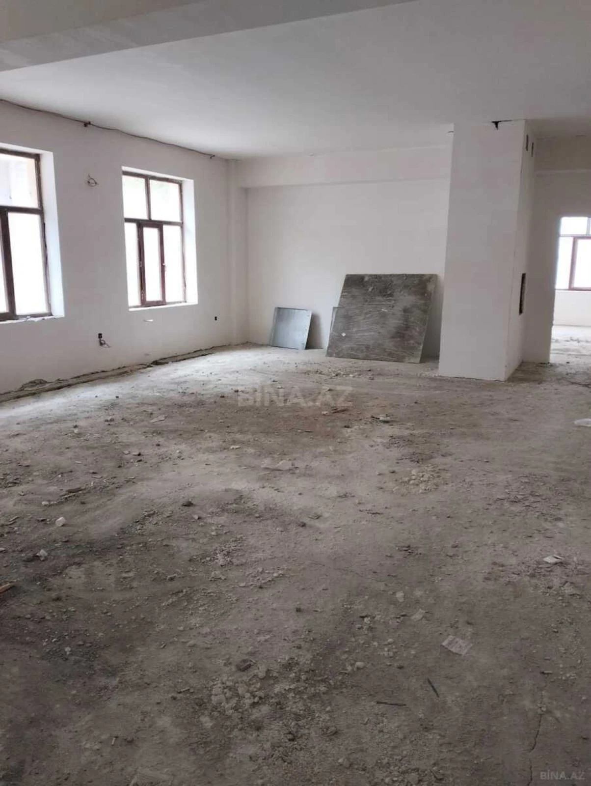 Satılır obyekt 380 m²