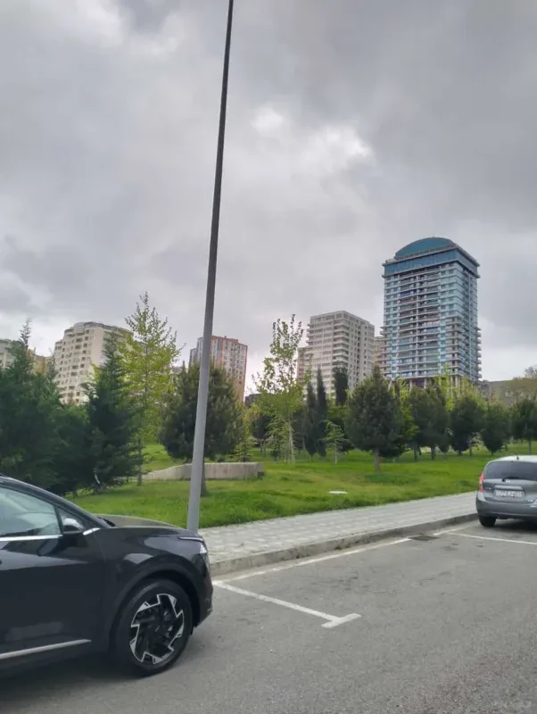 Satılır obyekt 380 m²