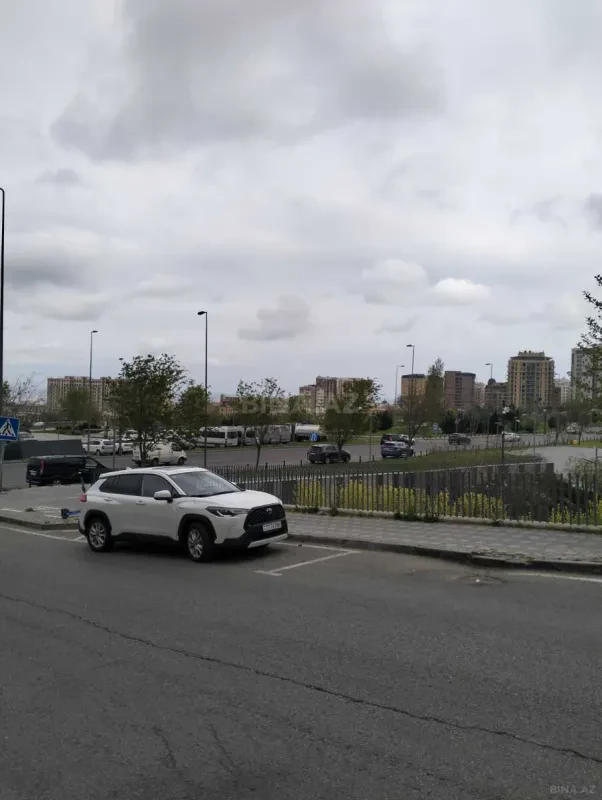 Satılır obyekt 380 m²