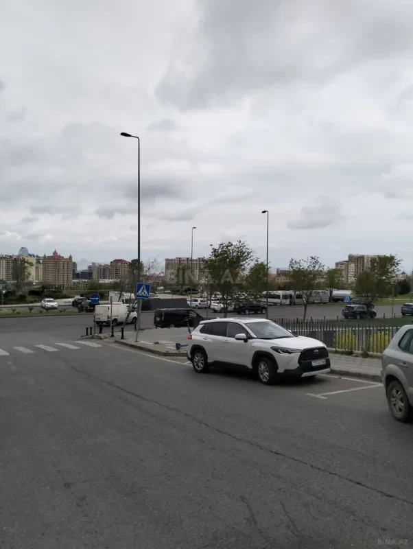 Satılır obyekt 380 m²