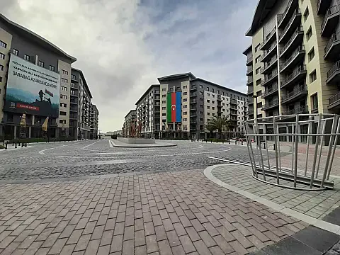 Satılır 4 otaqlı mənzil 163 m²