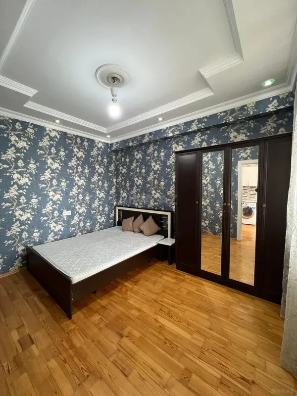 Kirayə verilir 2 otaqlı mənzil 76 m²